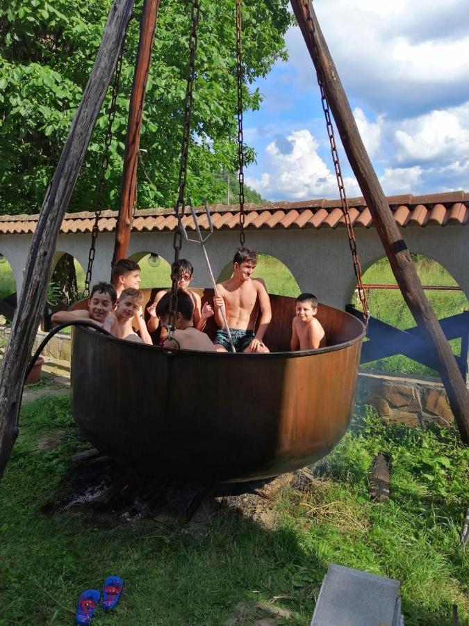 Family Hotel Virgin Ribaritsa Eksteriør bilde